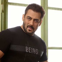 Salman Khan enters Hyderabad with high security