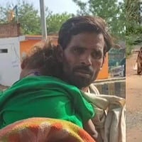 Official apathy: A man carrying body of his daughter go viral on social media