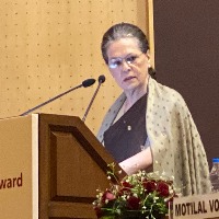 Sonia admits Gagaram hospital in Delhi