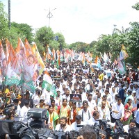 Congress stages massive protest in Hyderabad