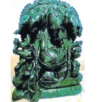 CCS Police Searches in Yerragondapalem ycp leaders House and Rs 25 crore worth emerald Panchamukha Vinayaka idol seized