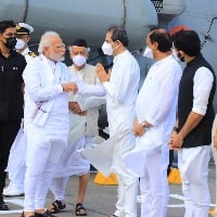 Modi and Thackeray on same stage in Mumbai
