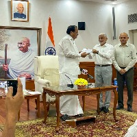 vijay sai reddy Presented reports of the Parliamentary Standing Committee on E Commerce to vice president venkaiah naidu