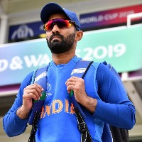 Sehwag, Raina hail Dinesh Karthik after India level series against South Africa