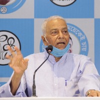 Prez Poll: Yashwant Sinha's name might surface in Tuesday's Oppn meeting
