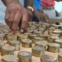 Tamilnadu doctor buys a car with all ten rupees coins