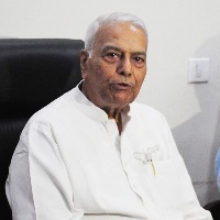 Prez poll: Sinha to file nomination on Monday but fissures appear in Oppn