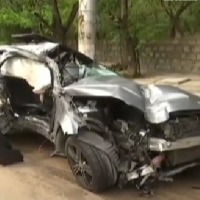 Hyd: One killed as Benz car rams into divider at CCMB in Habsiguda