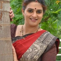 Actress Pavitra Lokesh lodges complaint with K'taka Cyber police