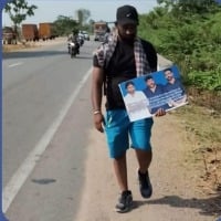 Die hard fan Chandrasekhar arrives Hyderabad from Bellari by walk