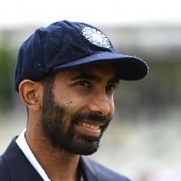 ENG v IND, 5th Test: Rain forces early lunch after Bumrah takes out Lees; England trail India by 400 runs