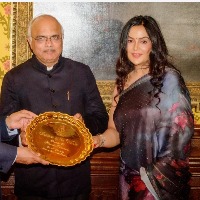 devendra Fadnavis wife amruta fadnavis received Indian of the World award at UK Parliament
