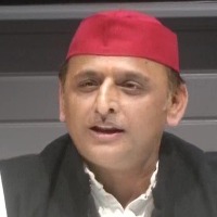 Akhilesh Yadav dissolves all positions in party