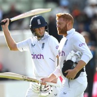 Root and Bairstow put England on course in historic chase