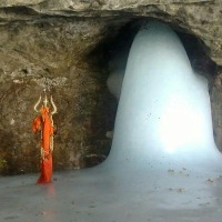 Muslim man from Pahalgam spotted Lingam in Amarnath cave Farooq Abdullah