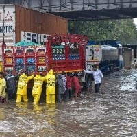 Huge rains lashes Mumbai