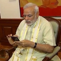 PM Modi calls up Tejashwi to enquire about Lalu Prasad's health
