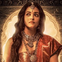 Aishwarya Rai's Queen Nandini look in Mani Ratnam's 'Ponniyin Selvan' released