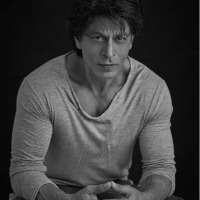 Viral: SRK's monochrome picture takes over the Internet
