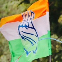 Cong moves in to stop storm of defections in Goa