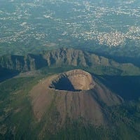 us tourist injured falling mount vesuvius crater