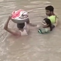 bahubli sceen in telangana floods