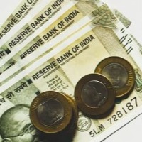 Rupee to another historic low Chances of price increase of electronic goods and oil