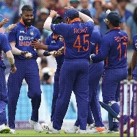 3rd ODI: Hardik, Pant help India hammer England by 5 wickets, win series 2-1