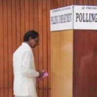 Hyd: CM KCR arrives from Warangal, casts vote in presidential elections 