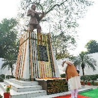 pm modi tributes to freedom fighter Mangal Pandey in meerut