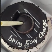 bring 500 change baker writes womans delivery instruction on cake