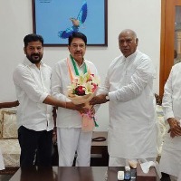 Aligireddy Praveen Reddy joins in to congress party