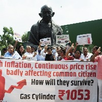 Opposition to protest against inflation in Parliament