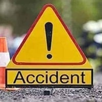 four people died in a ambulance toppled at a toll gate in karnataka