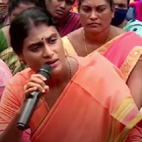 Bhadrachalam: Godavari floods triggered by cloudburst, YS Sharmila flays KCR 