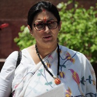 Smriti Irani hits back at Cong over remark on her daughter