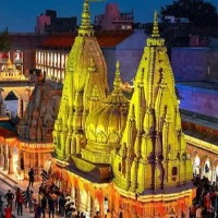 Devotees andd temple staff fight over darshan at Kashi Vishwanath temple