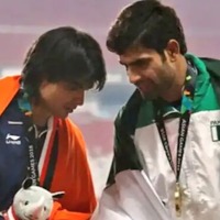 Neeraj Chopra congratulates Pakistan Javelin thrower Arshad Nadeem