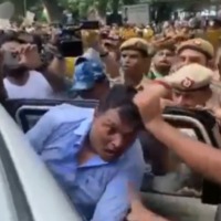 Police manhandled with Youth Congress President
