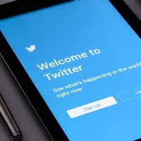 Twitter may soon allow posting images, videos in one tweet