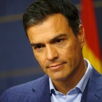Spain PM Pedro Sanchez asks people do not wear ties
