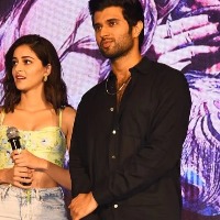 Vijay Deverakonda Ananya Panday forced to leave Liger Mumbai event midway due to overcrowding