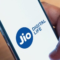 Reliance Jio postpaid plans offering free subscription to Netflix Amazon Prime and others 