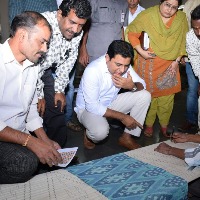 KTR says govt will share a good news for handloom workers 