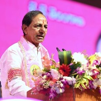 T'gana Cong chief urges Centre to take action against KCR
