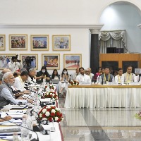 PM Modi chairs Niti Aayog meeting, Nitish & KCR absent