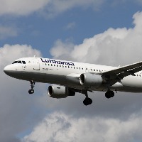 Lufthansa & pilots seek to avert strike with confidential pay talks