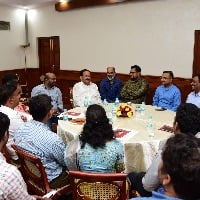 Venkaiah Naidu hosted a traditional Telugu lunch for journalists