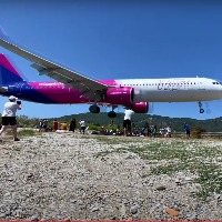 Wizz Air passenger plane skimming just yards above tourists heads