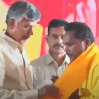 ysrcp leader joins tdp in the presence of chandrababu